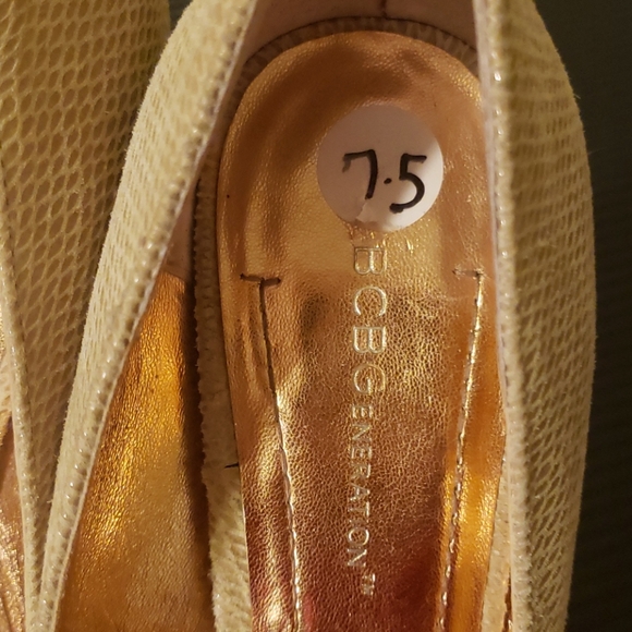 BCBG Snake Skin Rose Gold & Beige Heels - Picture 5 of 9